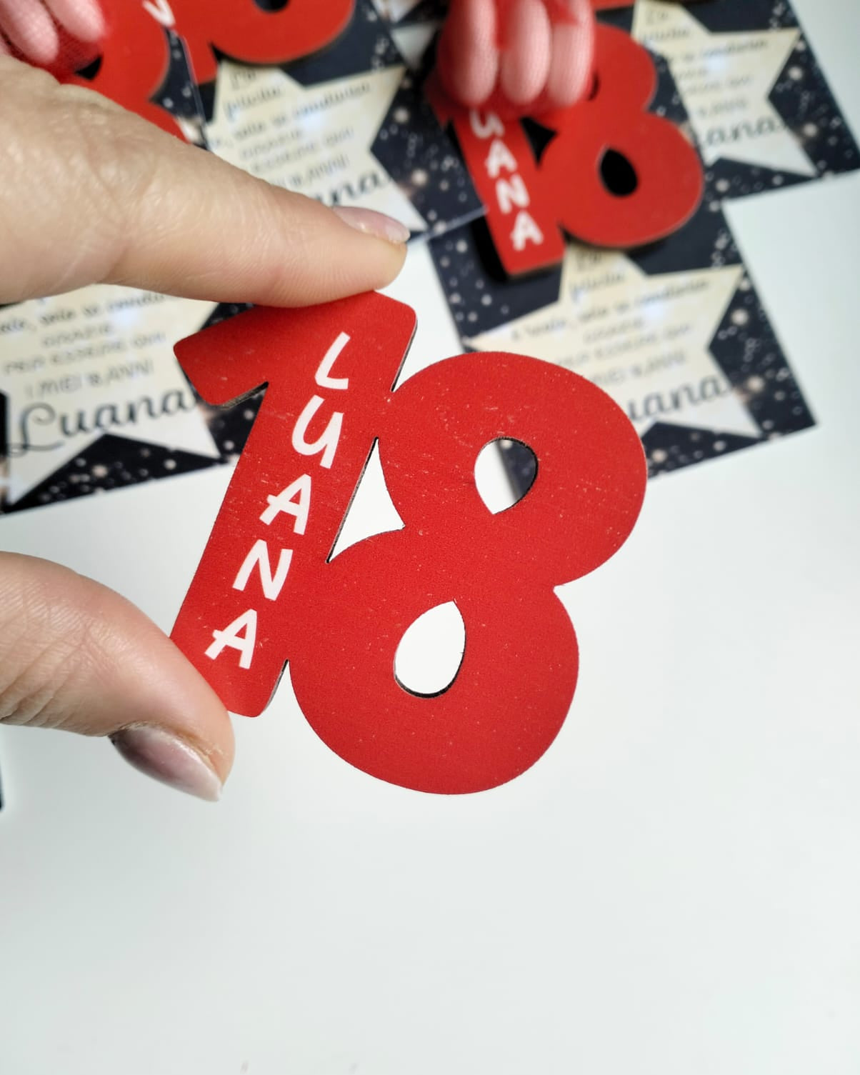 numero 18 in legno personalizzato con nome festeggiata
