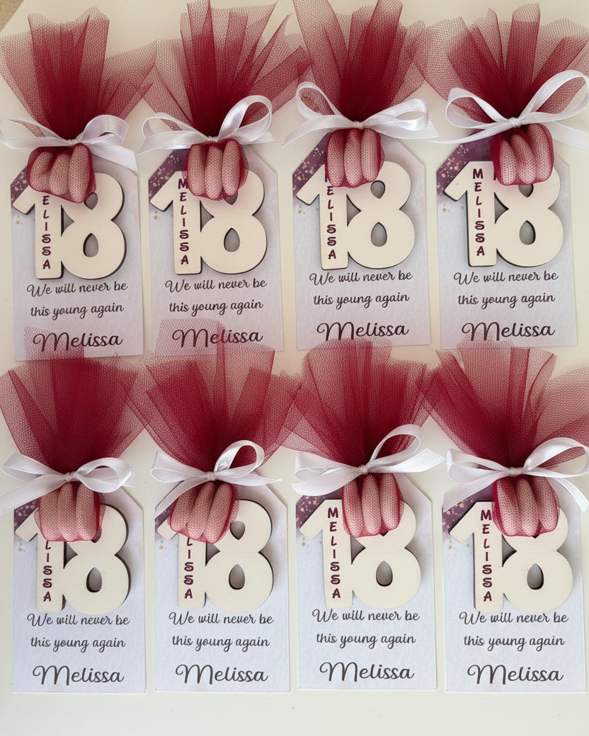 Bomboniera 18 Anni Personalizzata con Magnete Legno 18 e Tulle Bordeaux