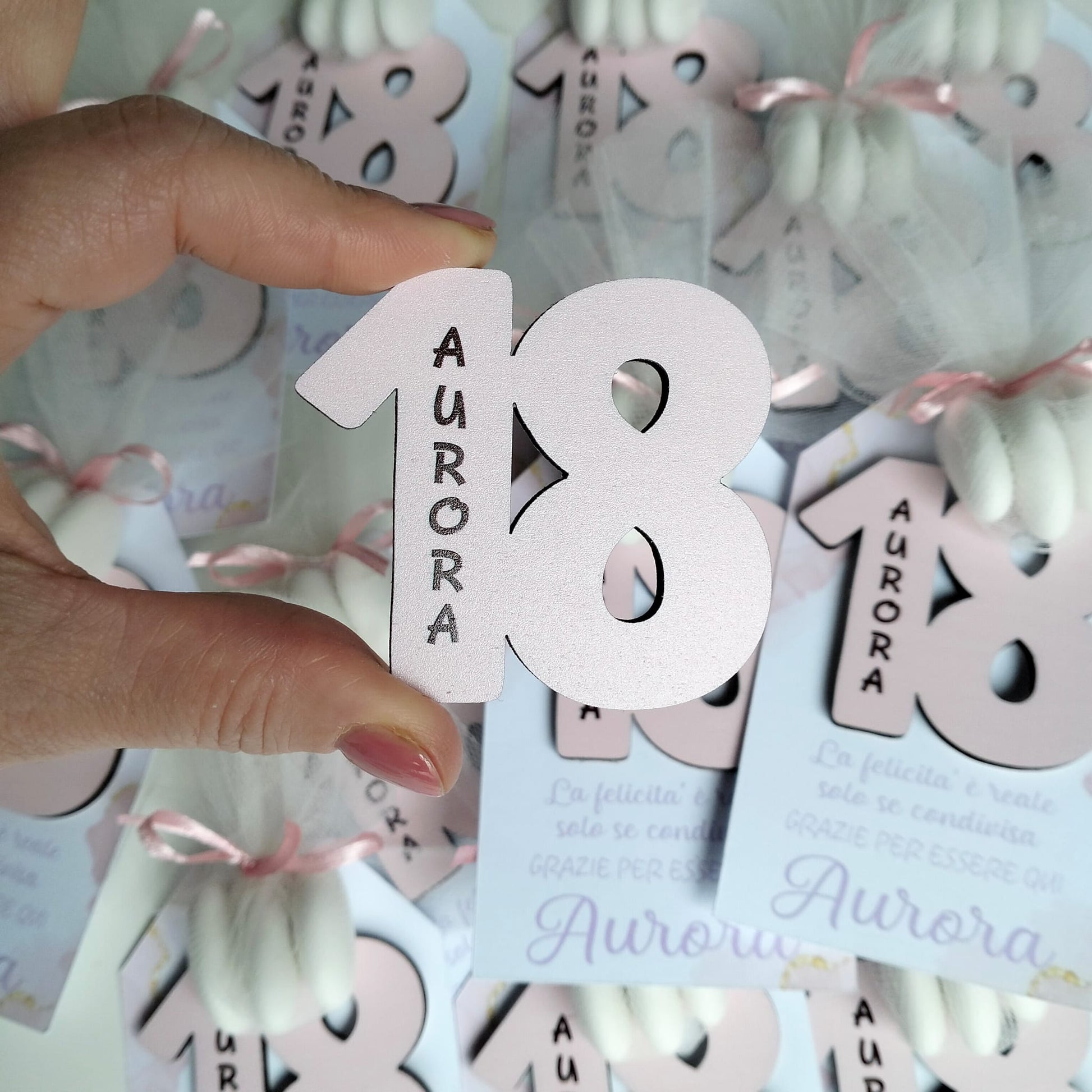 numero 18 in legno con nome peronalizzato