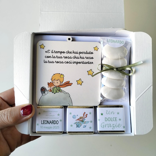 Bomboniera battesimo Il Piccolo Principe con scatola, nastro, quadretto, cioccolatini e confetti personalizzati