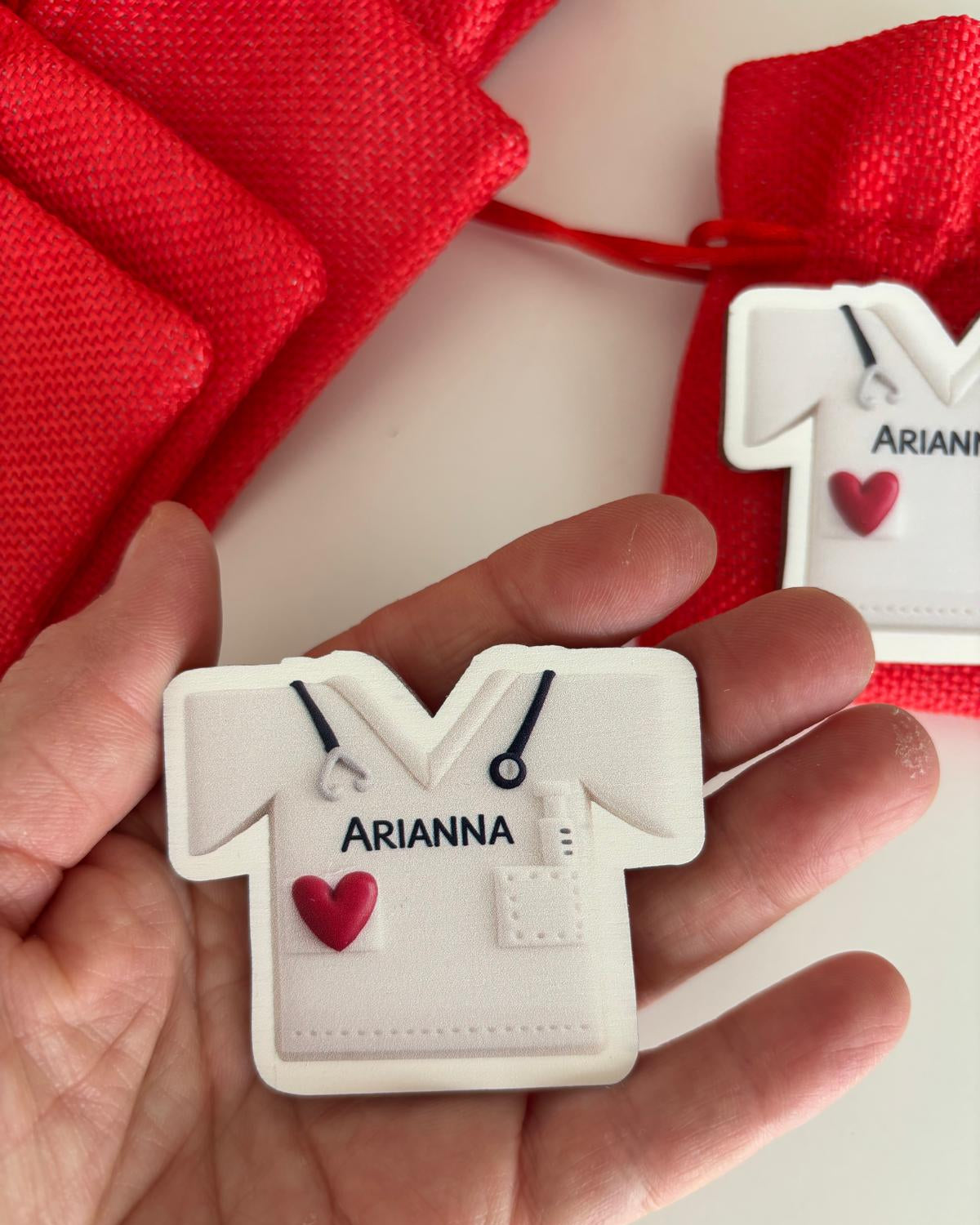 calamita in legno per laurea infermieristica e medicina personalizzata con nome laureanda