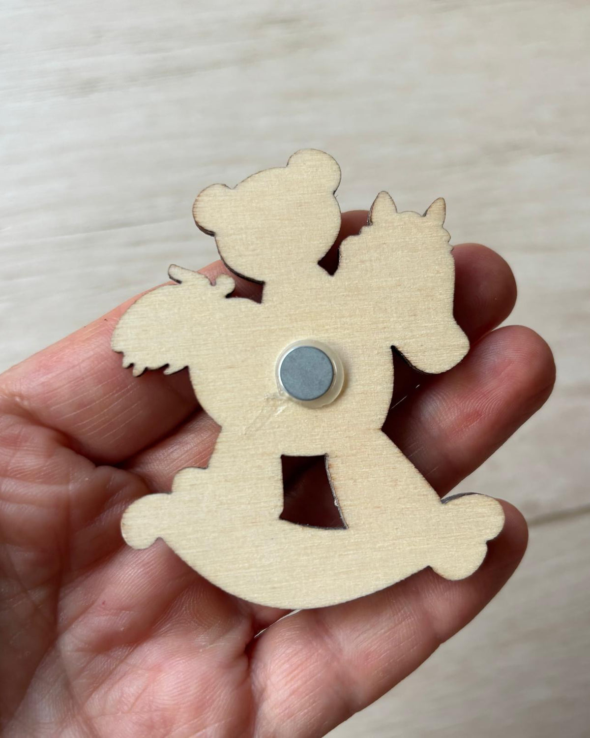 magnete in legno cavalluccio a dondolo con nome del bimbo