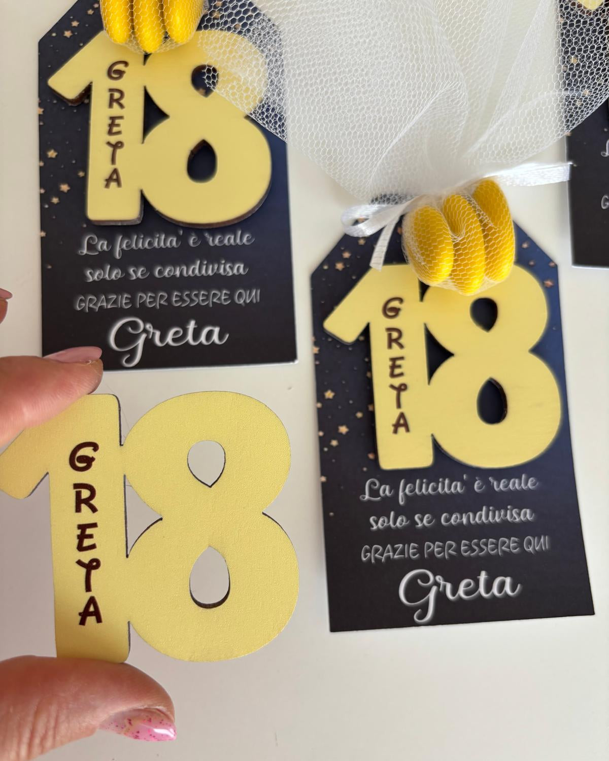 magnete numero 18 giallo personalizzato con nome reagazza
