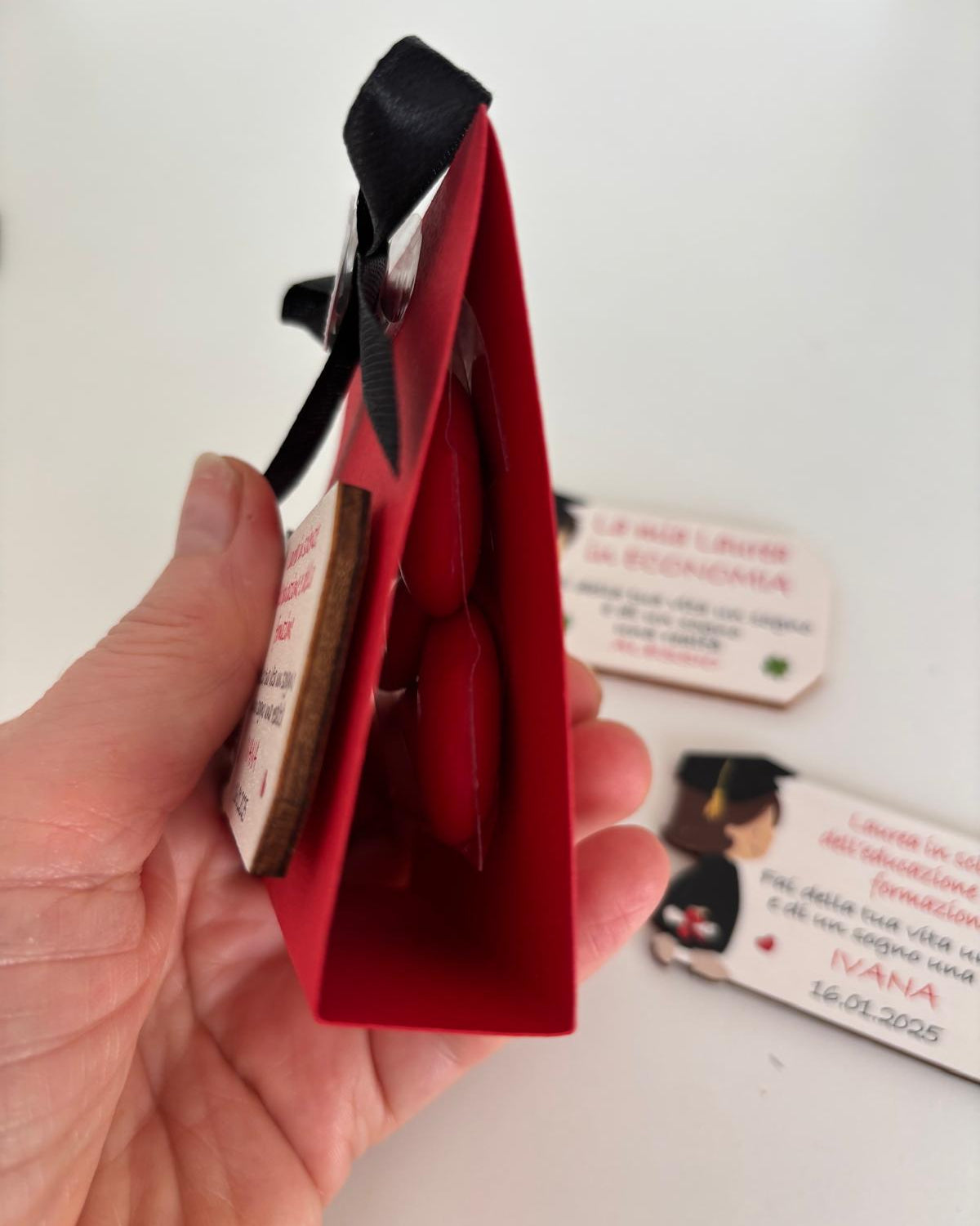scatolina rossa per confetti laurea