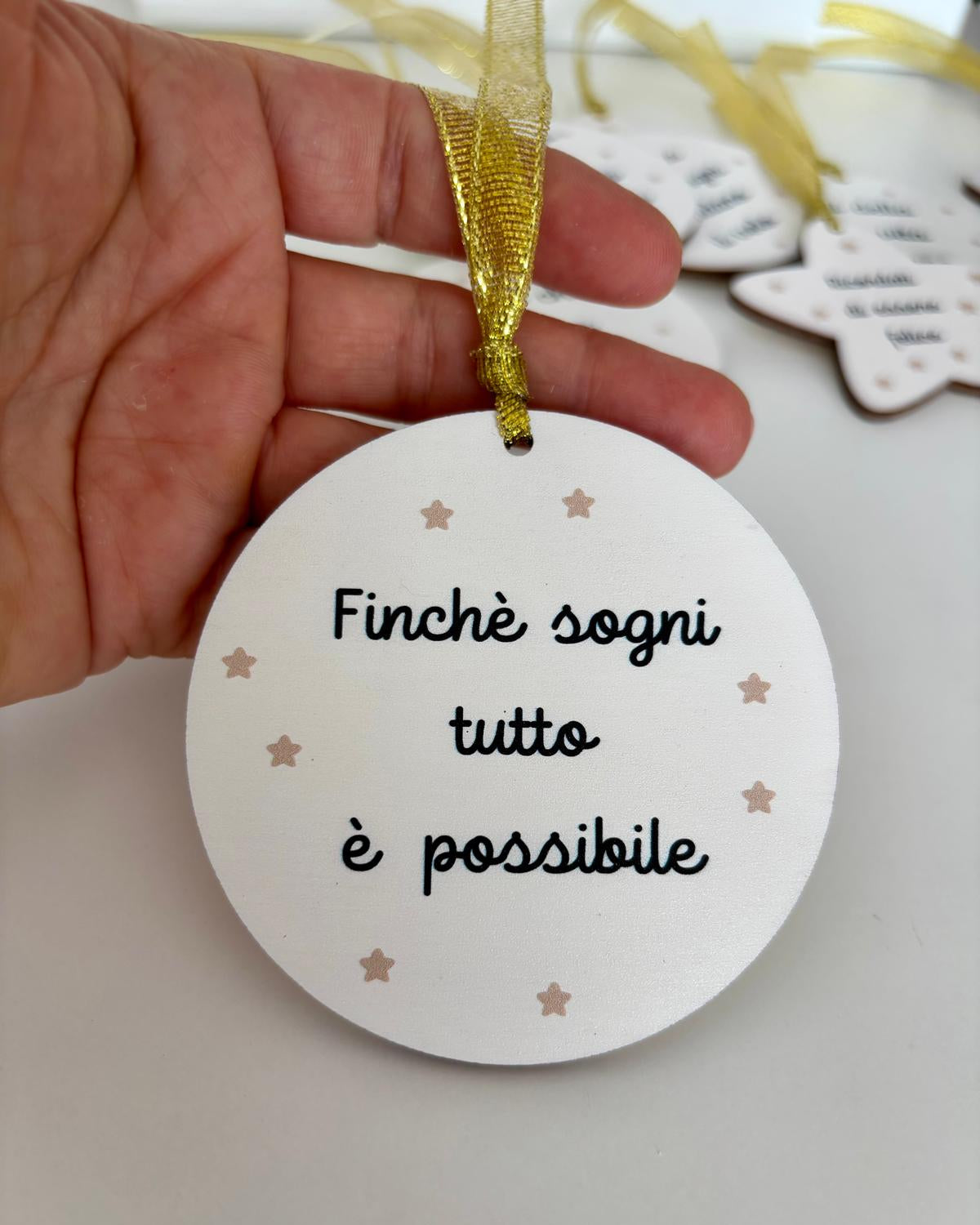 segnaposto per tavola di natale con frase: finche' sogni tutto è possibile