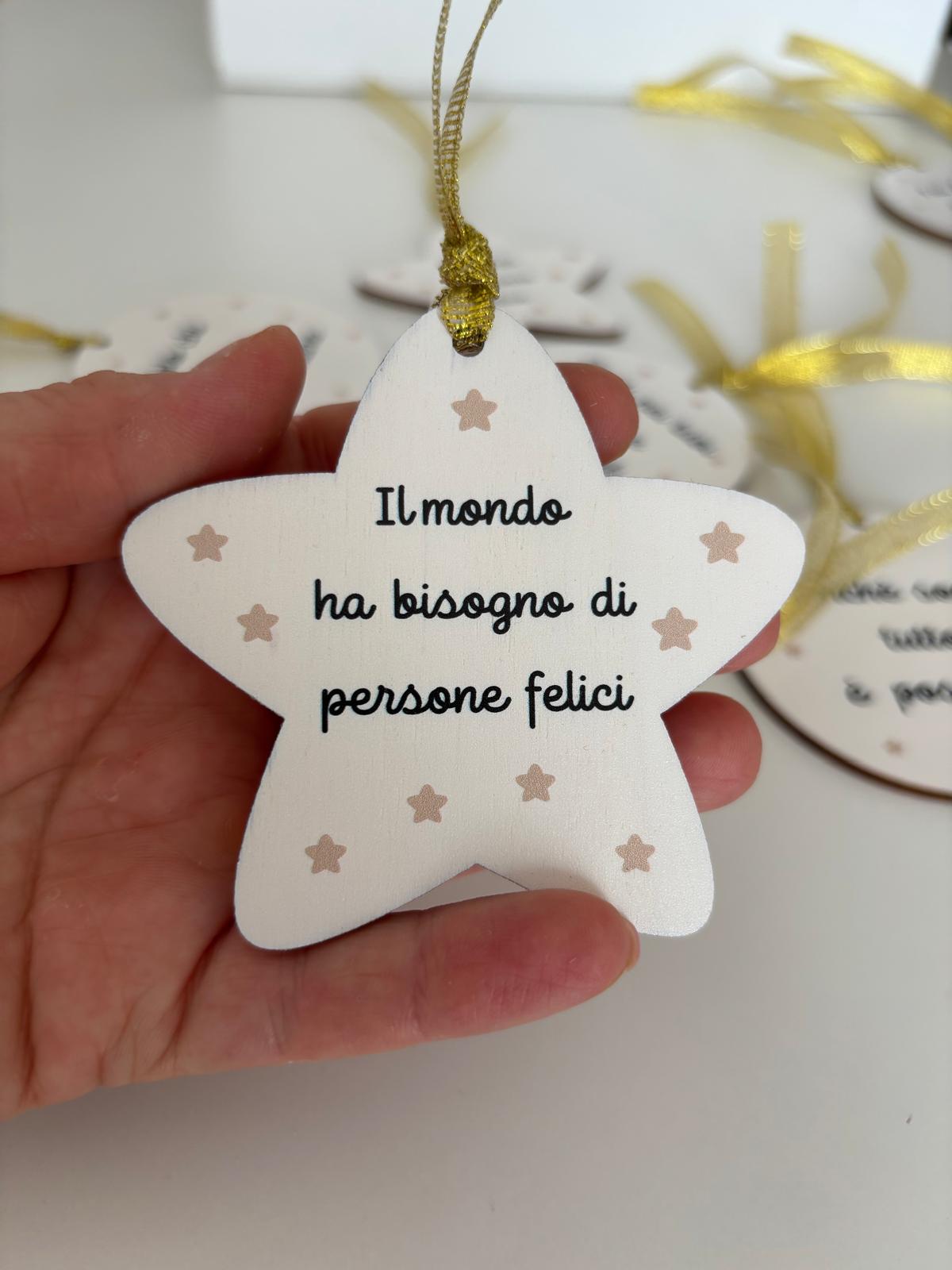 Kit 8 Decorazioni Natalizie in Legno con Frasi Motivazionali – Set Misto Stelle e Palle di Natale in Pioppo (8 cm)